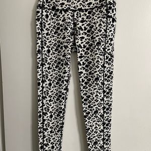 Zyia Active Black White Snow Leopard Print Brilliant Pocket Workout Leggings